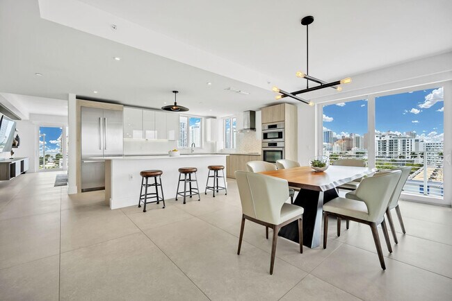 Building Photo - 612 Bayshore Dr