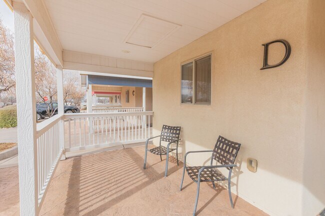 Building Photo - 800 Sherwood Dr