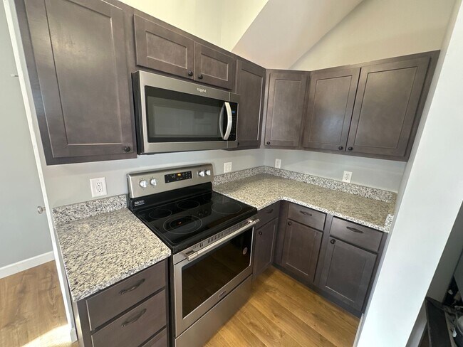 Building Photo - Renovated Single Family Home