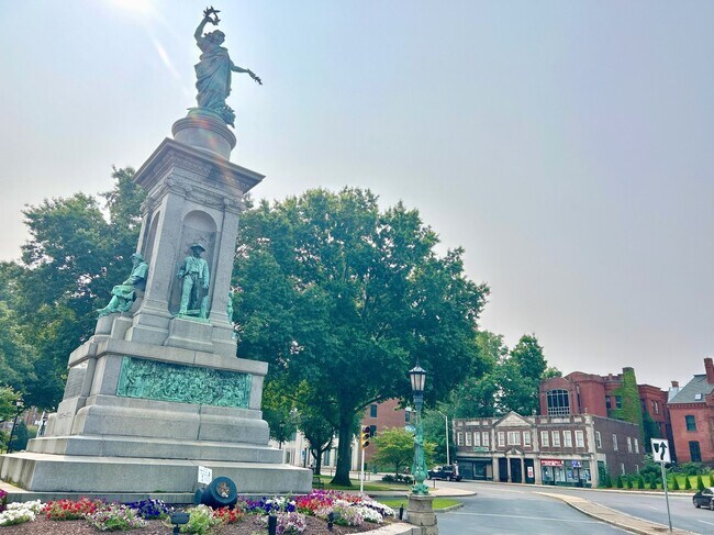 Building Photo - 135 W Main St