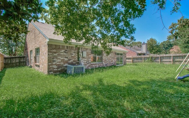 Primary Photo - 9430 Halkirk St