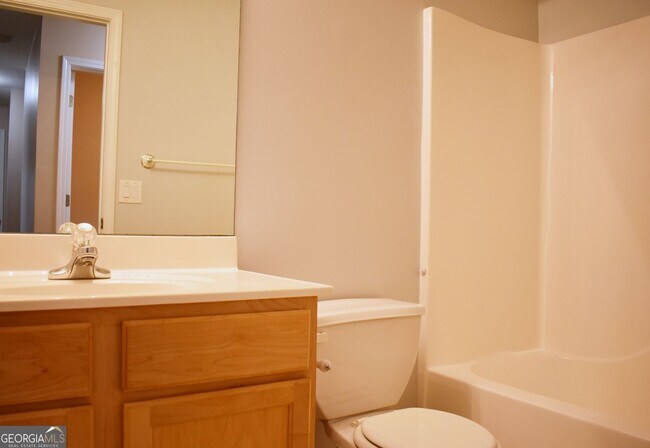 Building Photo - 2015 Lisa Springs Dr SW