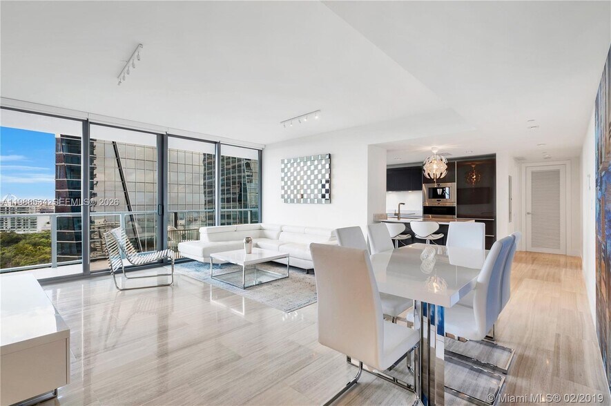 Building Photo - 1451 Brickell Ave