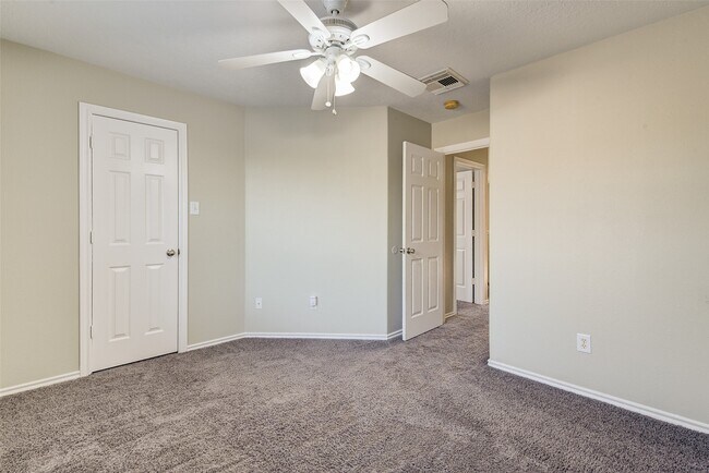 Building Photo - 14426 Mooreview Ln