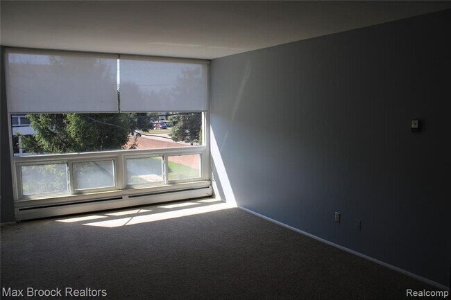 Building Photo - 150 Bird Ave