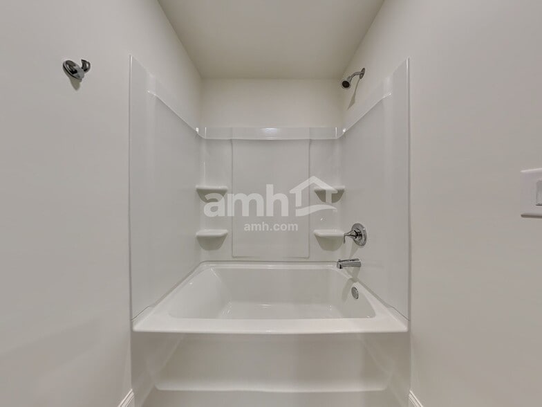 Building Photo - 5976 Sycamore Pl St