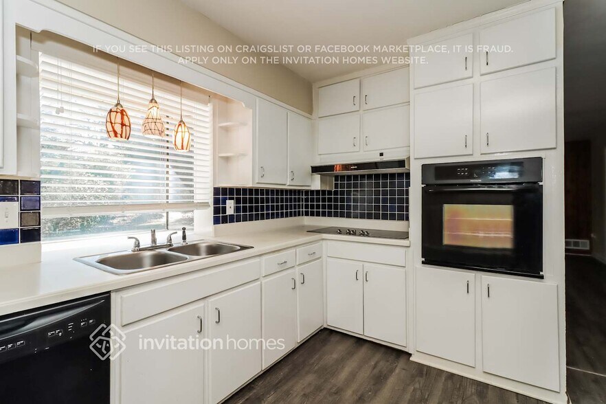 Building Photo - 4187 Castle Pines Ct