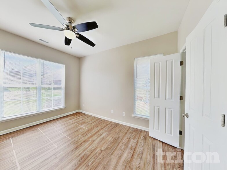 Building Photo - 120 E Decatur Ave