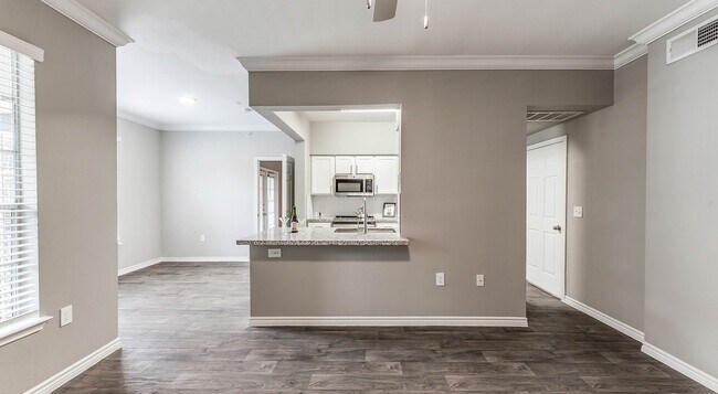 Building Photo - 938 Kingwood Drive Unit 624