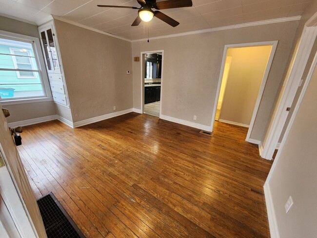 Building Photo - Spacious 3-Bedroom, 1-Bathroom Home AVAILABLE NOW!!