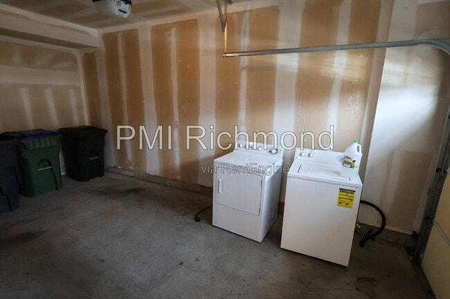 Building Photo - 5805 Park Creste Dr