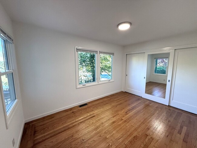 Building Photo - THREE BEDROOM /TWO BATH HOME, JUST A FEW BLOCKS FROM DOWNTOWN LARKSPUR