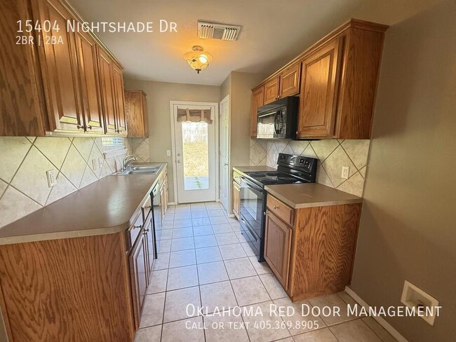 Building Photo - 15404 Nightshade Dr