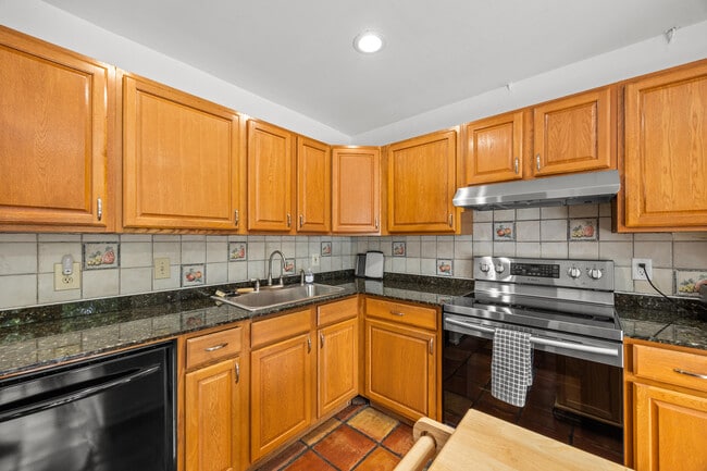 Building Photo - 257 Pleasant Wood Dr