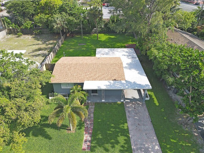 Building Photo - 270 NW 43rd St