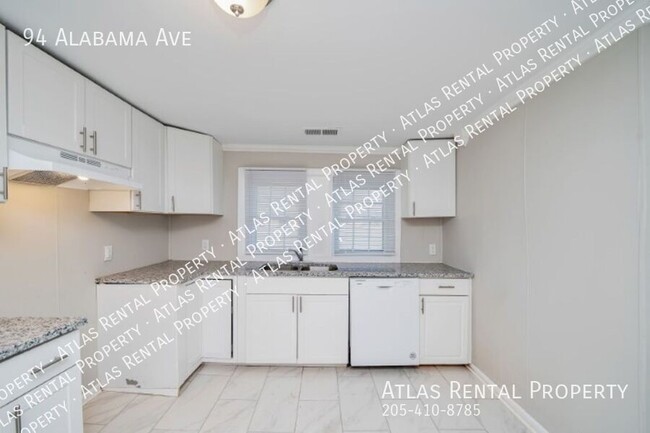 Building Photo - Spacious and Stunning 3-Bedroom, 2-Bath Ho...