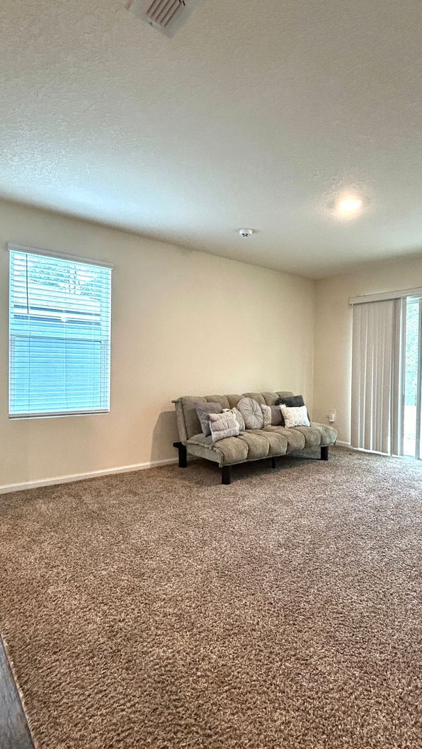 Building Photo - Fabulous 4 Bedroom 2 Bath in Pritchard Point