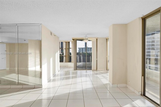 Building Photo - 3530 Mystic Pointe Dr