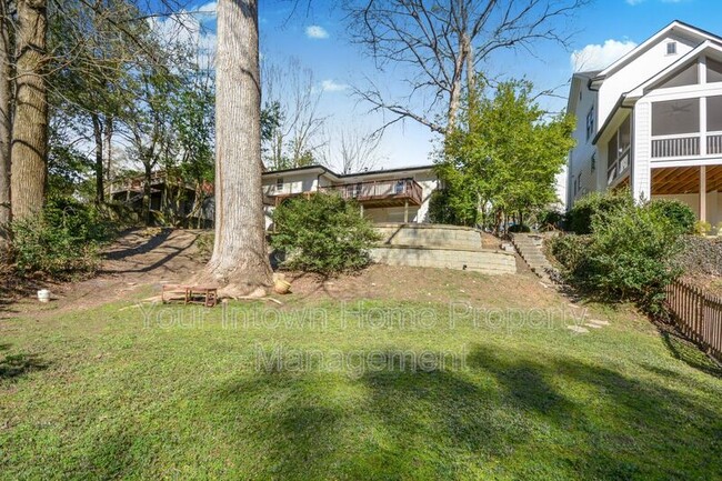 Building Photo - 317 Eureka Dr NE