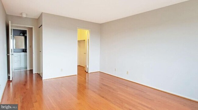 Building Photo - 8370 Greensboro Dr