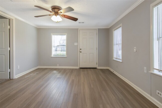 Building Photo - 4401 Elmwood St