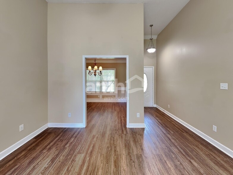 Building Photo - 711 Riata Ct