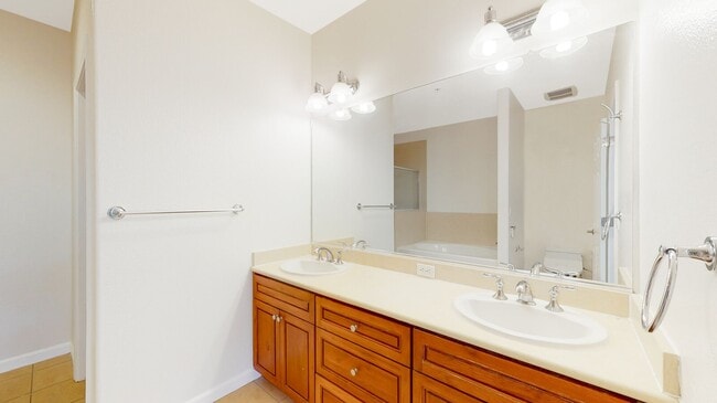 Building Photo - 4-Bedroom Townhome in San Jose!