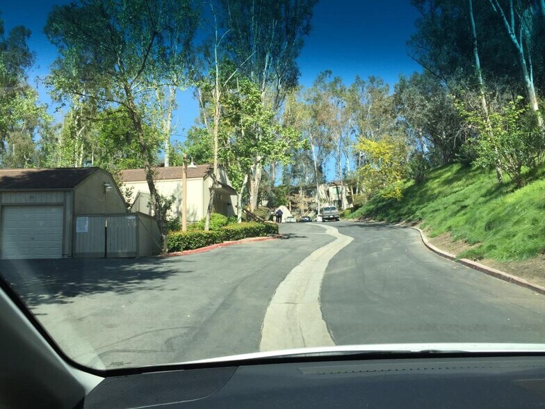 drive to cul de sac - 600 Central Ave