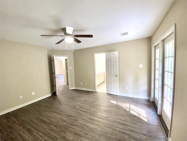 Building Photo - 28922 San Bernard River Loop