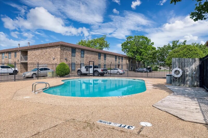 Building Photo - 1421 S 12th St