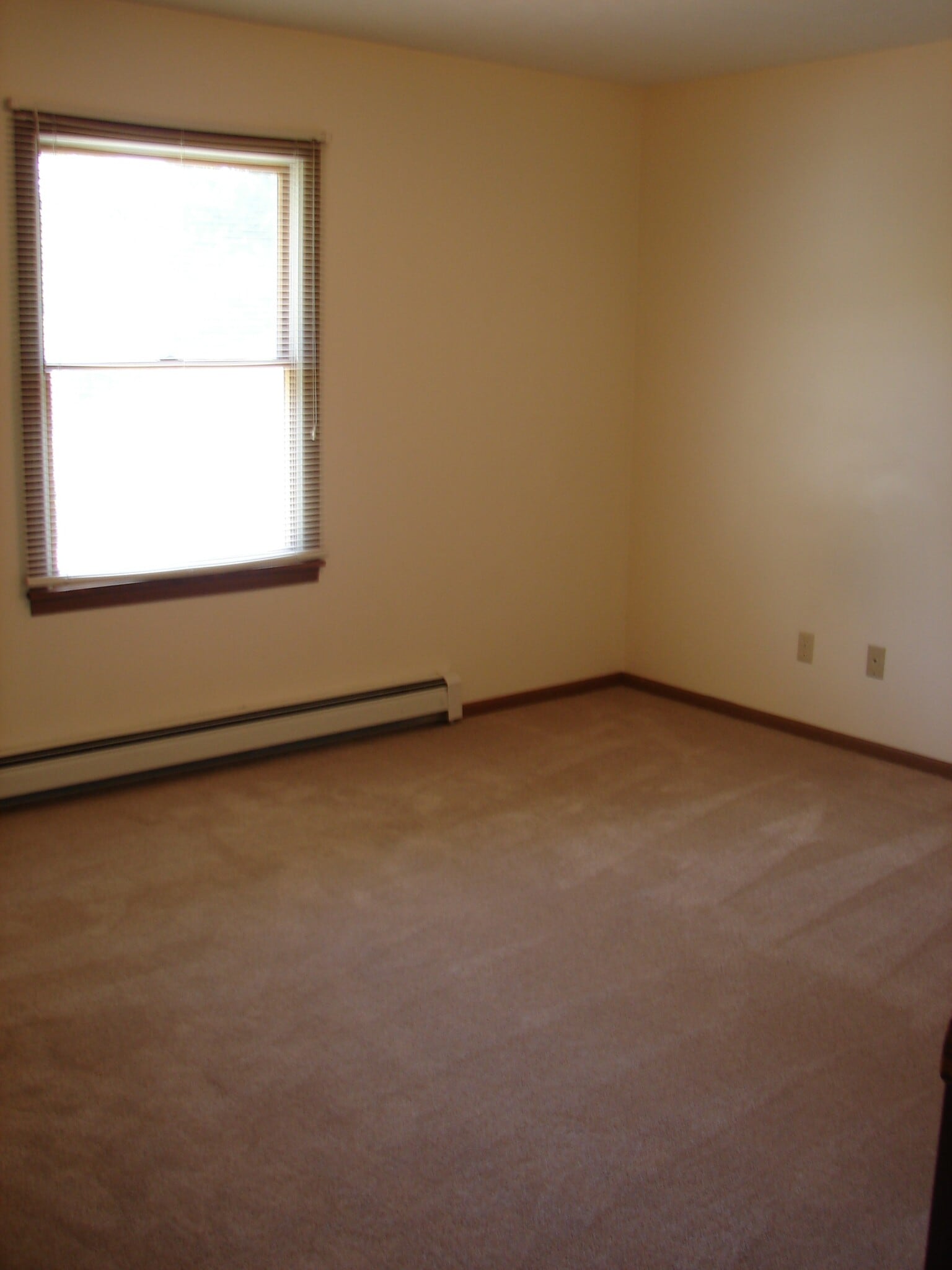 Bedroom - 2 - 4434 Manhattan W