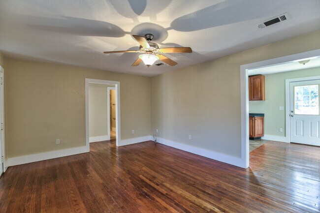 Building Photo - 2002