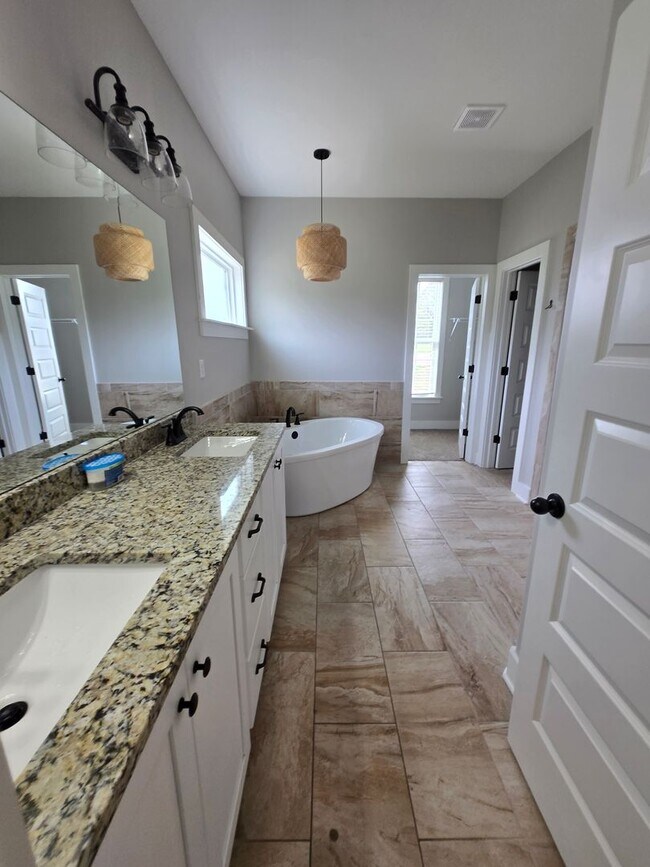 Building Photo - Modern and Spacious 4 bedroom home in Olive Branch for Lease