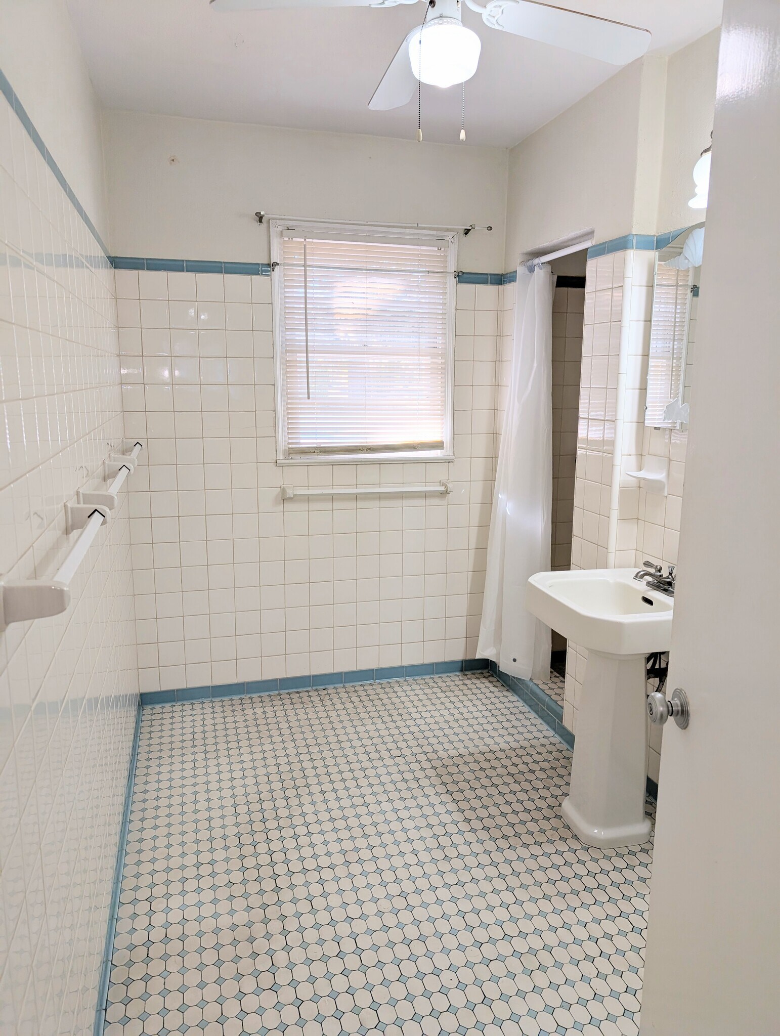 Building Photo - 1010 Indian Beach Dr