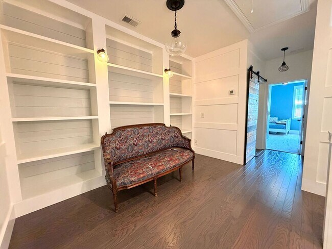Building Photo - Available July 1st. Beautiful 4 BR/2.5 BA Home in Highly Desirable Park West! Landscaping included!