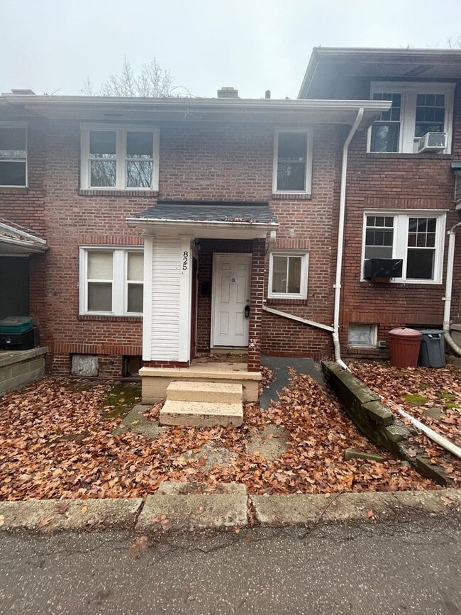 Building Photo - 825 N 6th St