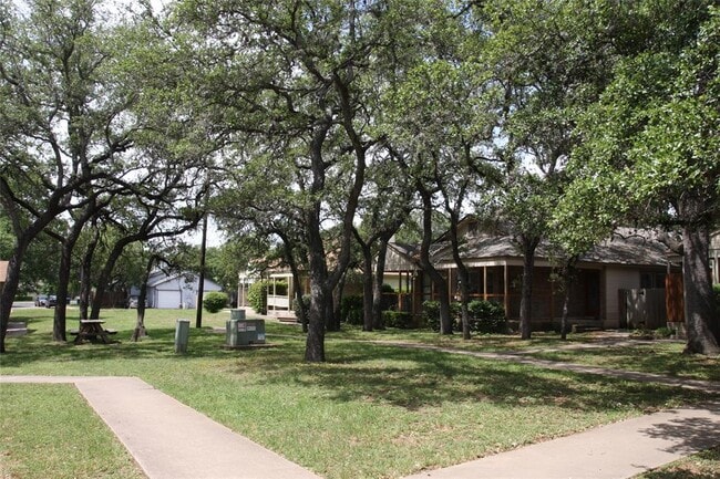 Building Photo - 7825 Beauregard Cir