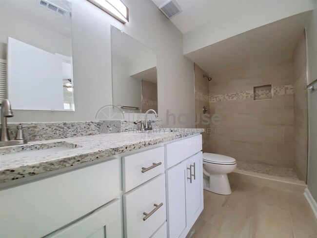 Building Photo - 1553 Beachview Dr