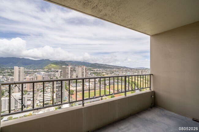 Building Photo - 2121 Ala Wai Blvd