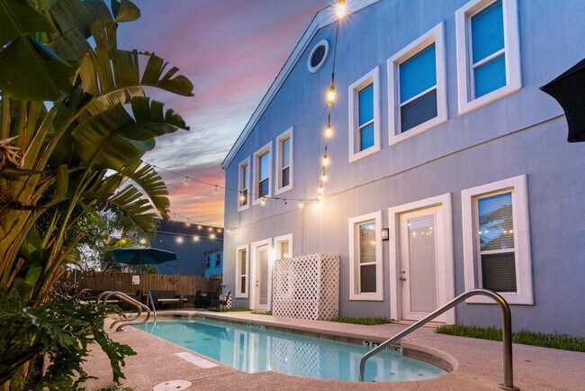 Building Photo - 117 E Campeche St