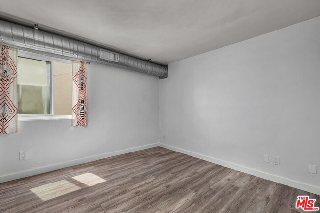 Building Photo - 164 63rd Ave