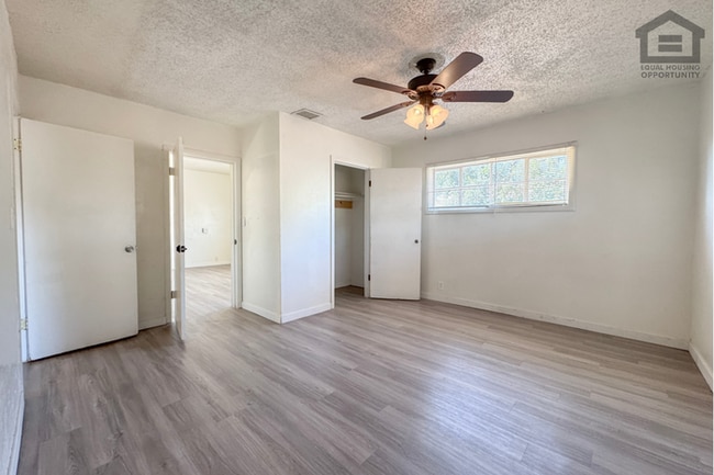 Building Photo - 2Bed/1Bath Apartment at Camelback Rd/Central Ave! Ready for Immediate Move-In! – NO HOA!