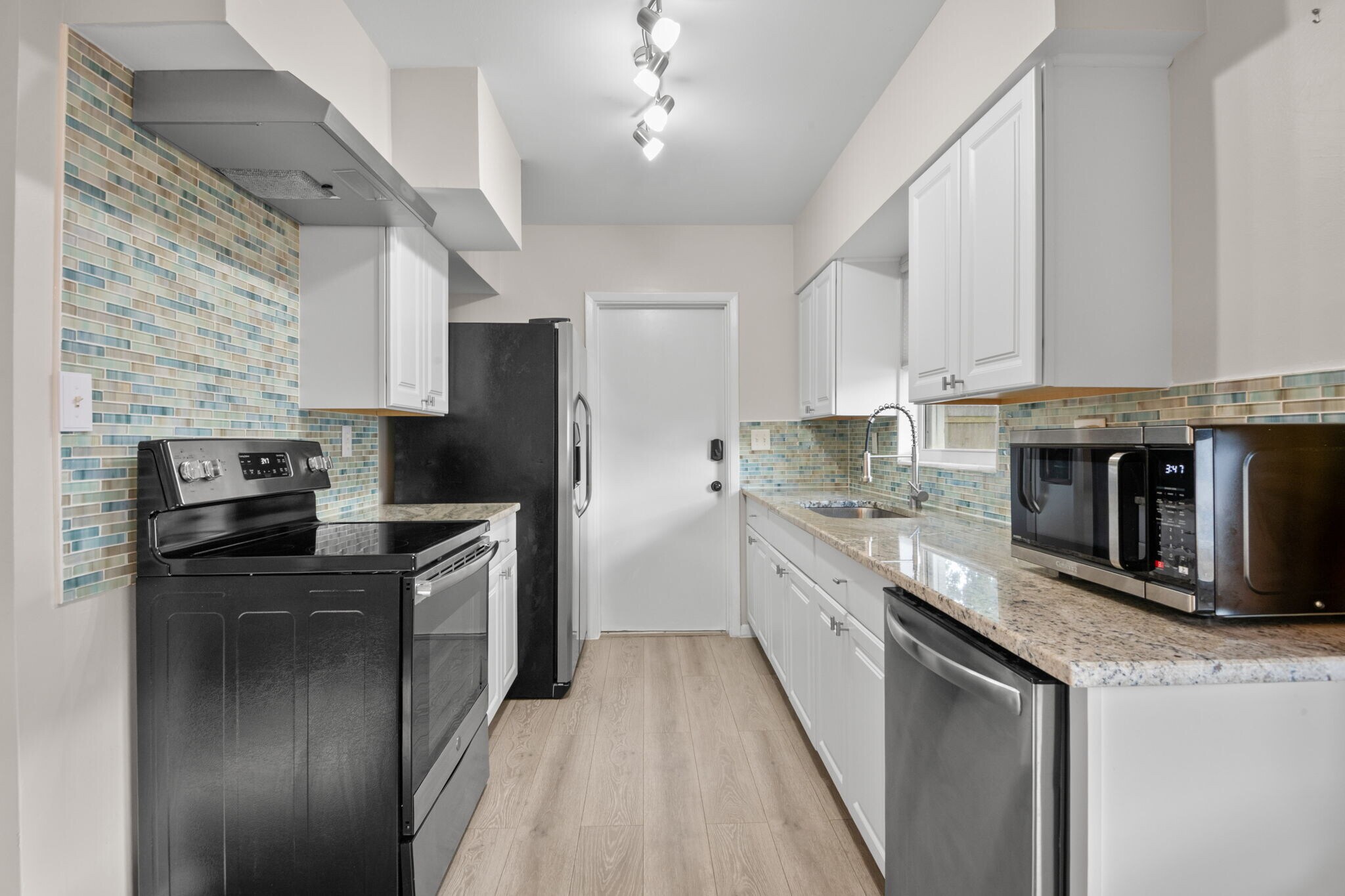 Building Photo - 5600 33rd Ave N