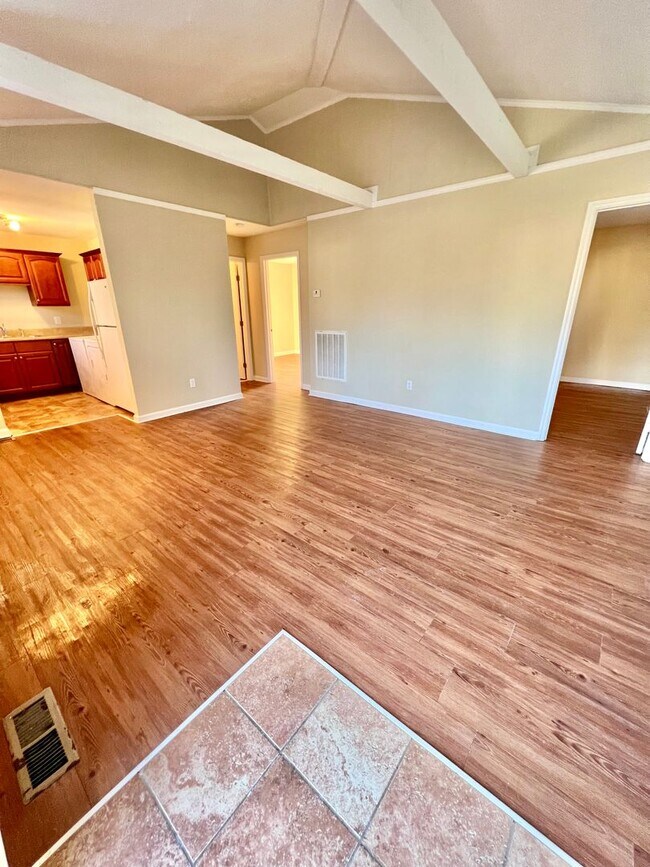 Building Photo - 2 Bed 1 Bath in East Nashville by Shelby $1525/mo
