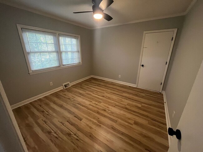 Building Photo - 5bd/2ba Remodeled Brick Ranch Home with Spacious Private Yard