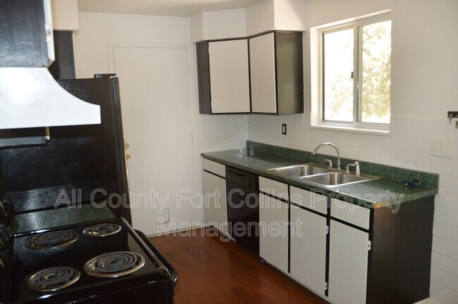 Building Photo - 706 Morsman Dr