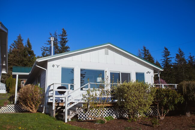 Building Photo - Charming Lummi Island Home - 2 Bedroom 2 B...