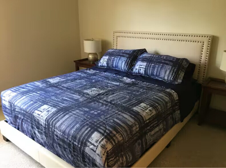 Building Photo - 10250 Prince Pl