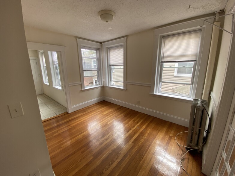 Building Photo - 10 Barrows St