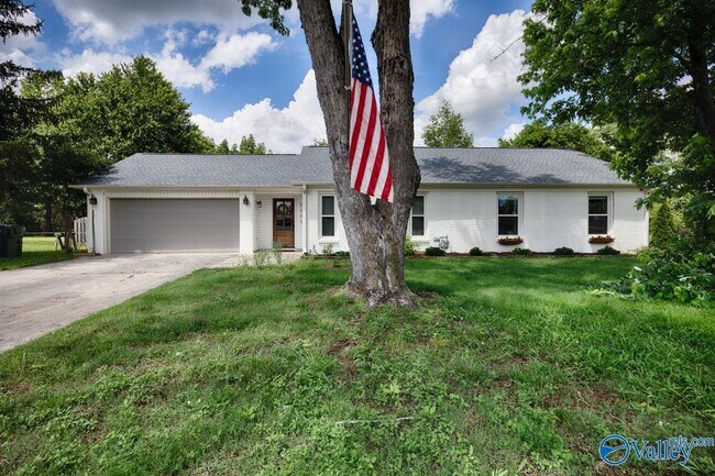 Building Photo - 2303 Buckingham Dr SW